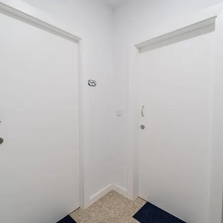 Praca Velha Ii - Estudio No Centro De Апартаменты *